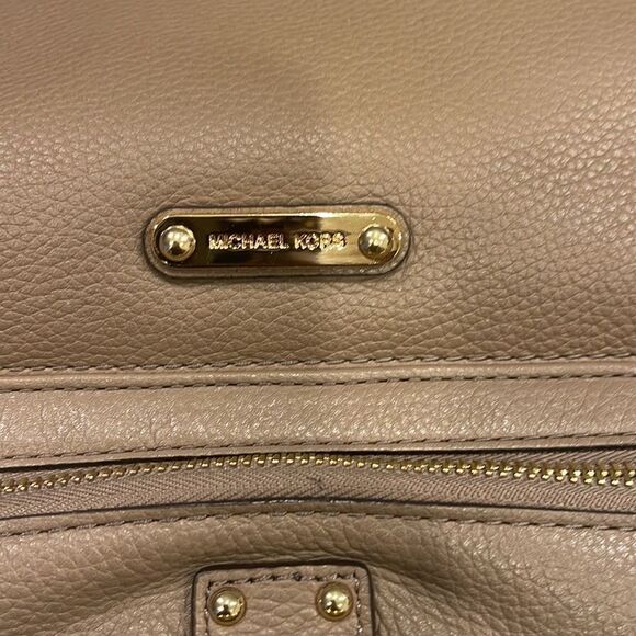 Michael Kors khaki handbag - Picture 8 of 11